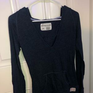 Small long sleeve tee